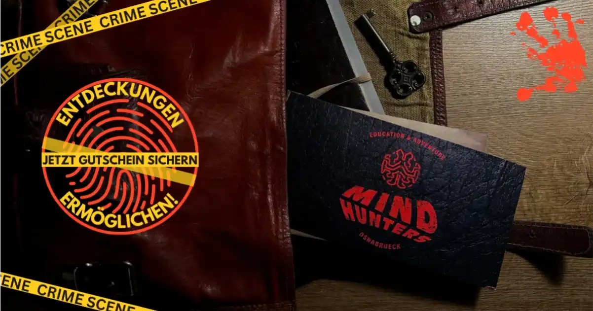Mindhunters Escape Room Gutschein auf einem Tisch liegend